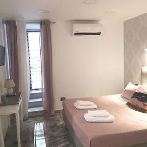 Domus Luigi Leone Bed & Breakfast